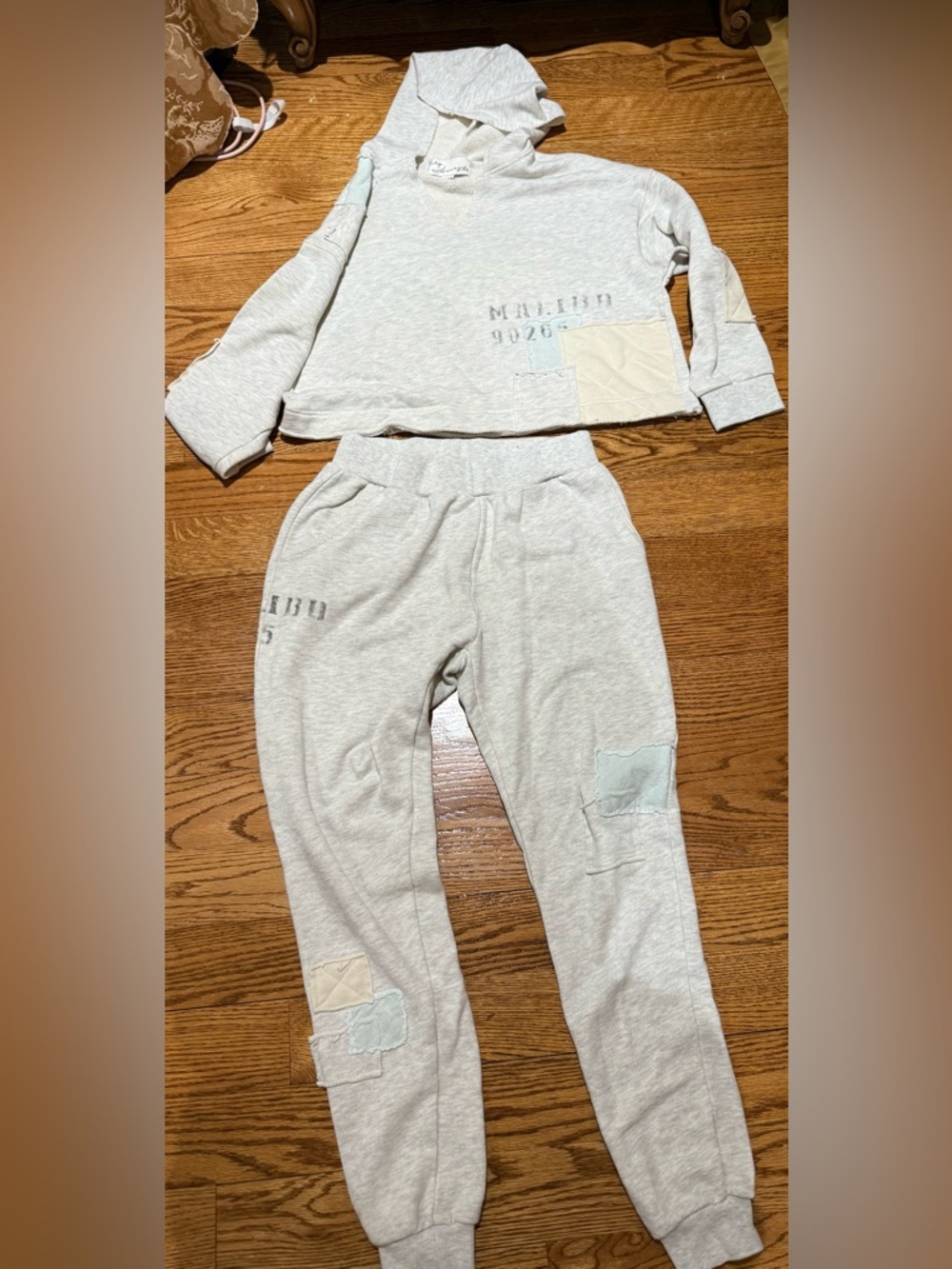Tag Light Gray Patch Sweatpants so cute light weight
